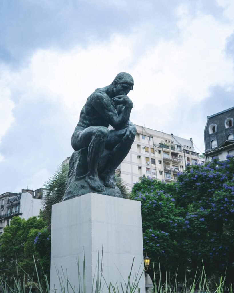 Poltrona de atendimento para psicoterapia individual no consultório de Vinícius Herdy em Santos.
